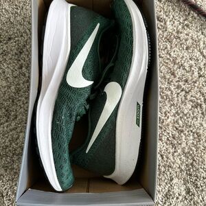 Nike Zoom Pegasus Forest Green Sneakers - NEW NEVER WORN
